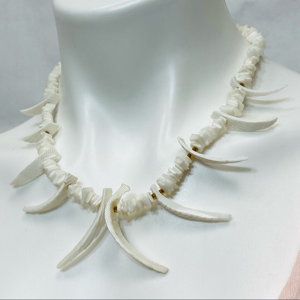 VINTAGE WHITE SHELL STACKED TRIBAL BOHO NATURAL STATEMENT NECKLACE